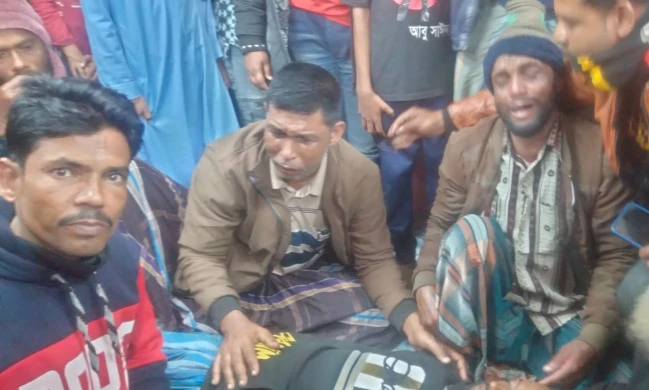 হেলমেটবিহীন চালককে ‘সেনাসদস্যের মারধরে’ মৃত্যুর অভিযোগ