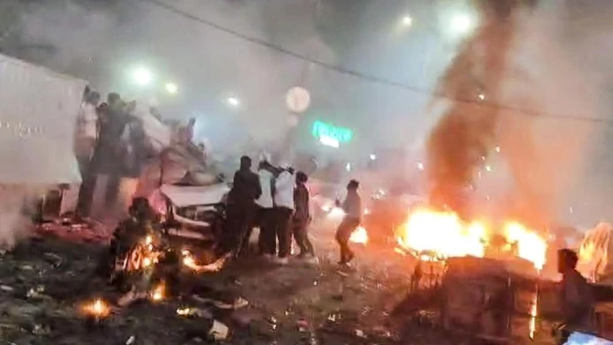 দিল্লির জনবহুল লাল কেল্লার কাছে ভয়ঙ্কর বিস্ফোরণে নিহত ৮