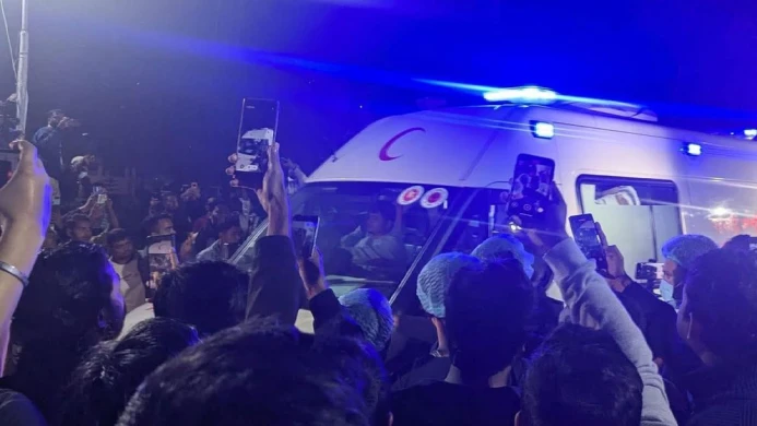 ঢামেক থেকে এভারকেয়ারে স্থানান্তর গুলিবিদ্ধ ওসমান হাদিকে