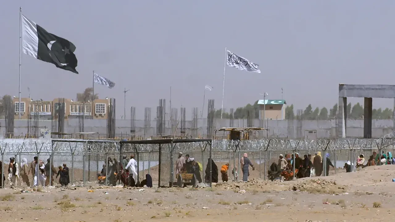 যুদ্ধবিরতির মধ্যেই পাকিস্তান-আফগানিস্তান পাল্টাপাল্টি হামলার অভিযোগ