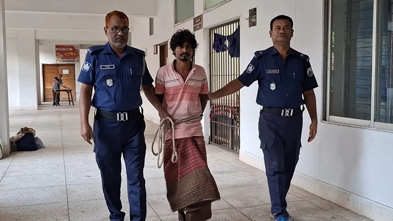 থানায় ঢুকে তিন পুলিশকে মারধরের অভিযোগে আসলাম গ্রেপ্তার