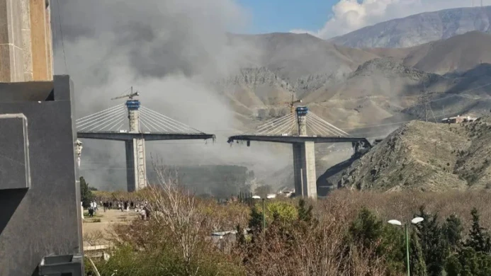 ইরানের সেতু ধ্বংস,  উপসাগরীয় অঞ্চলের ৮ সেতুতে হামলার হুমকি তেহরানের