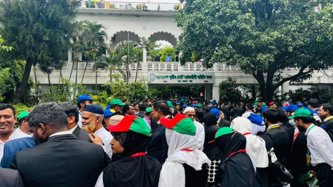 দুই দিনব্যাপী সুপ্রিম কোর্ট বার নির্বাচনের ভোটগ্রহণ চলছে