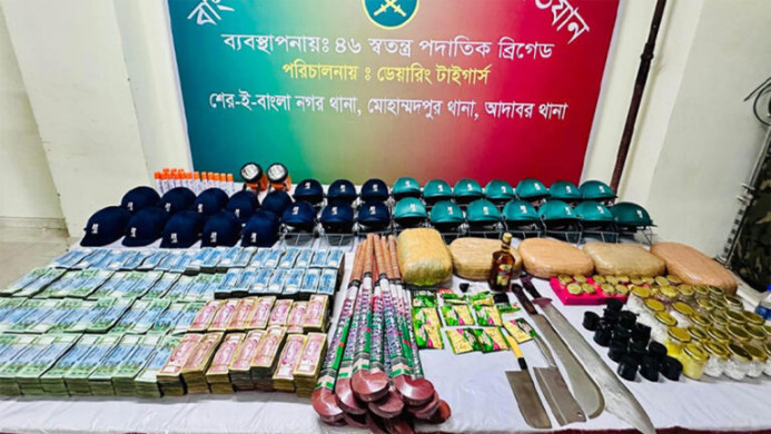 মোহাম্মদপুর জেনেভা ক্যাম্পে সেনা অভিযান: ইয়াবা, অস্ত্র ও কোটি টাকার জব্দ, আটক ২