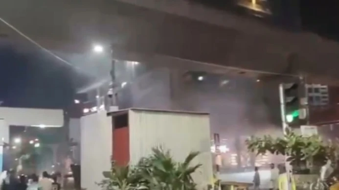 মিরপুরে মেট্রো স্টেশনের নিচে হঠাৎ ককটেল বিস্ফোরণ