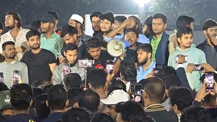 হাদি হত্যা মামলায় ২৪ ঘন্টার আলটিমেটাম দিয়ে শাহবাগ ছাড়ল ইনকিলাব মঞ্চ