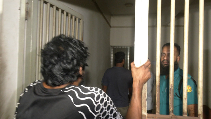 ডিওএইচএসে সেনা পরিচয়ে বাসায় ঢুকে ডাকাতি, সাবেক সেনা সদস্য-চালকসহ ৪ জন গ্রেপ্তার