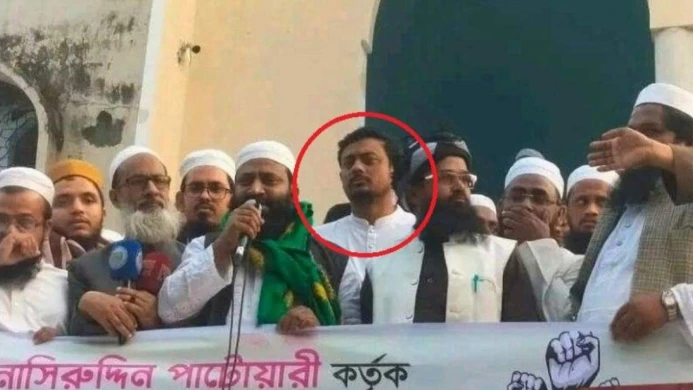 নিজের বিরুদ্ধে ডাকা সমাবেশে হাজির হয়ে সবাইকে অবাক করে দিলেন পাটওয়ারী