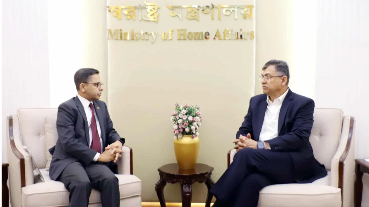 স্বরাষ্ট্রমন্ত্রীর সঙ্গে ভারতীয় হাইকমিশনারের বৈঠক