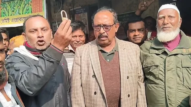 পঞ্চগড়ে বিএনপি নেতার উপস্থিতিতে খোলা হলো আ.লীগ কার্যালয়ের তালা