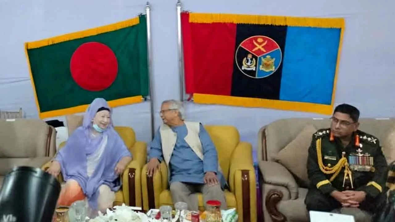 সশস্ত্র বাহিনী দিবসে খালেদা জিয়া সেনাকুঞ্জে প্রধান উপদেষ্টার সঙ্গে সংক্ষিপ্ত আলাপ