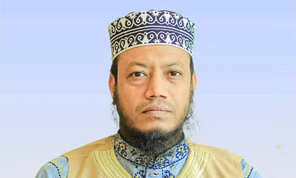 মুফতি আমির হামজার বিরুদ্ধে গ্রেপ্তারি পরোয়ানা জারি