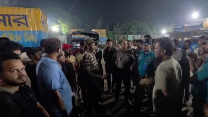 এজেআর কুরিয়ারে হামলার পর মামলার বাদীকে হত্যার হুমকি