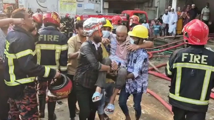 গাজীপুরে পোশাক কারখানায় আগুন, উদ্ধার ৬৯ শ্রমিক