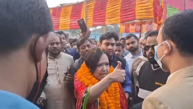 জরিমানা নিয়ে উত্তেজনা, ম্যাজিস্ট্রেটকে বুড়ো আঙুল দেখালেন রুমিন ফারহানা