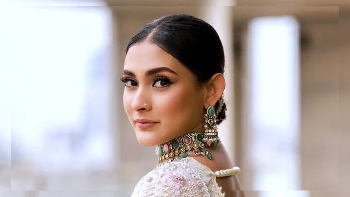 অভিনেত্রী মেহজাবীন চৌধুরীর বিরুদ্ধে প্রতারণা মামলায় গ্রেপ্তারি পরোয়ানা