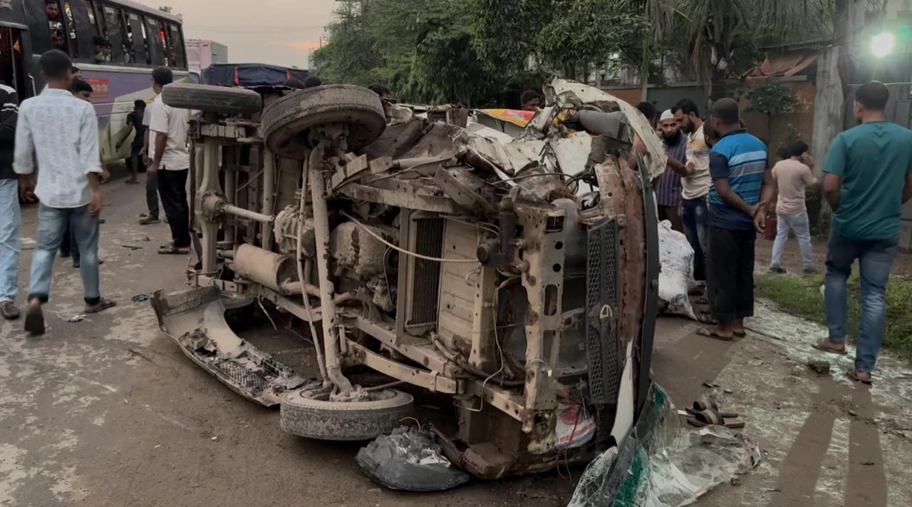 রূপগঞ্জে ঢাকা–সিলেট মহাসড়কে ট্রাক-লেগুনা সংঘর্ষে ৮ জন আহত
