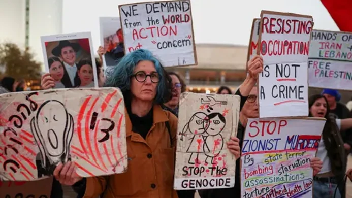 নেতানিয়াহুর বিরুদ্ধে প্রতিবাদে উত্তাল তেল আবিব