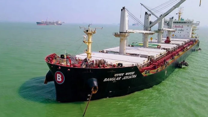 হরমুজ প্রণালী অতিক্রমে বাধা, অনুমতি পায়নি বাংলাদেশি জাহাজ