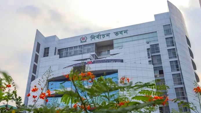 আজ আসন্ন নির্বাচন সুষ্ঠু করতে আইনশৃঙ্খলা বাহিনীর সঙ্গে ইসির বৈঠক