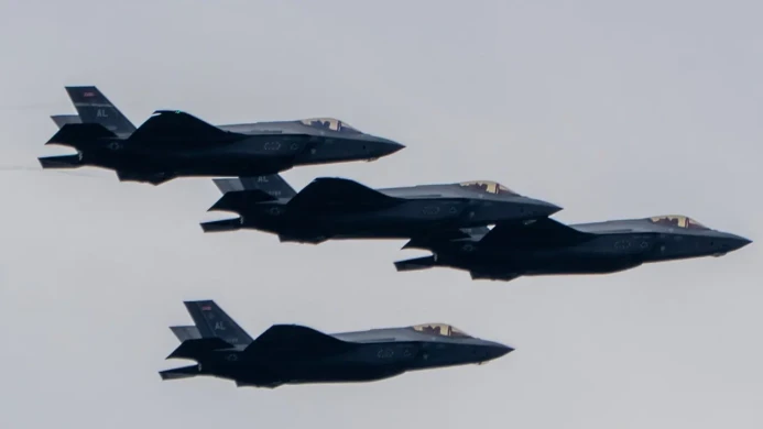 একদিনে যুক্তরাষ্ট্র-ইসরায়েলের ৫ ড্রোন-যুদ্ধবিমান ভূপাতিতের দাবি ইরানের