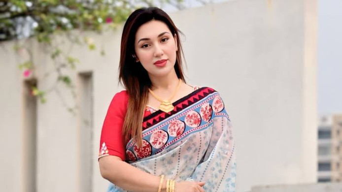 হত্যা চেষ্টা মামলায় আদালতে আত্মসমর্পণ করে জামিন পেলেন অভিনেত্রী অপু বিশ্বাস