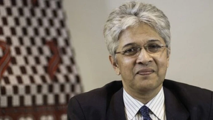 আওয়ামী লীগের নিষিদ্ধ কার্যক্রম নিয়ে সিদ্ধান্ত নেবে আদালত: উপদেষ্টা আদিলুর