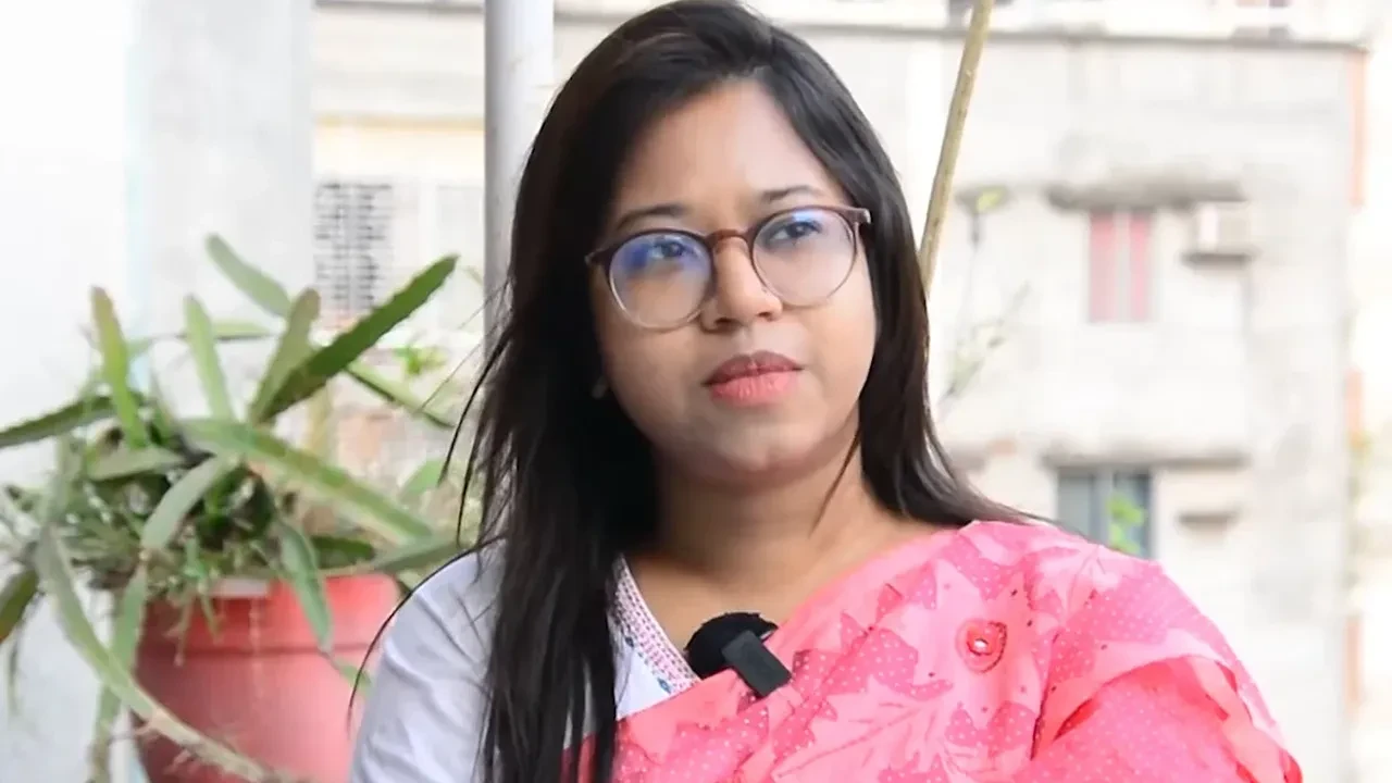 সংরক্ষিত আসনে এনসিপির মনিরা শারমিনের মনোনয়ন স্থগিত