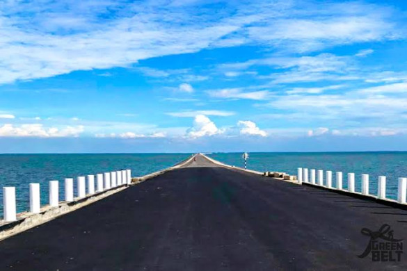 হাওরের হৃদয়ে একদিন: নিকলি-মিঠামইনের জলে-ভেসে-থাকা স্বপ্নযাত্রা