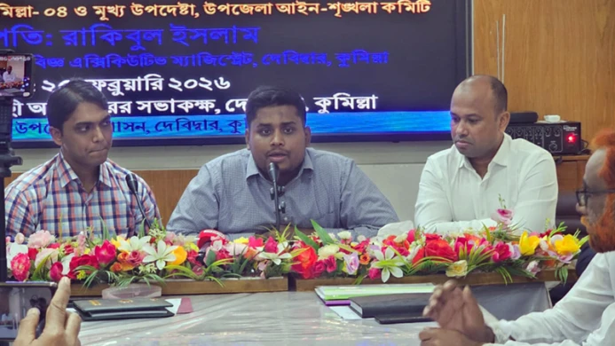 ওসির সামনেই সেকেন্ড অফিসারকে ‘দুর্নীতিবাজ’ বললেন এমপি হাসনাত