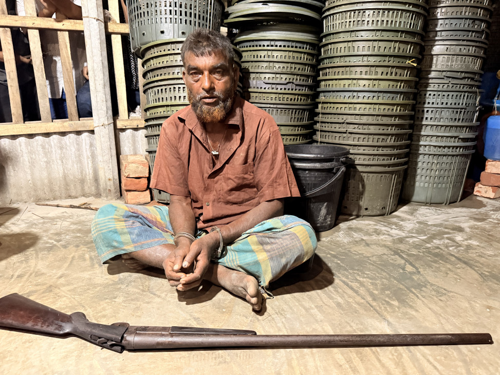 স্থানীয়দের চেষ্টায় সুন্দরবনের জলদস্যু নজির গ্রেপ্তার