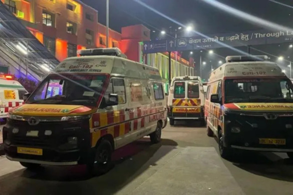 Eighteen killed in New Delhi station crush