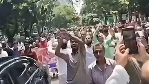 গুলশানে নিষিদ্ধ আ.লীগের মিছিলে অংশ নেওয়া ৩২ জন গ্রেপ্তার