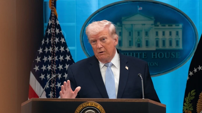 পাকিস্তান বৈঠক ব্যর্থ হলে ইরানে হামলার হুমকি ট্রাম্পের