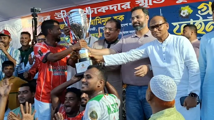 খেলাধুলাকে পেশা হিসেবে প্রতিষ্ঠায় কাজ করছে সরকার: আমিনুল হক