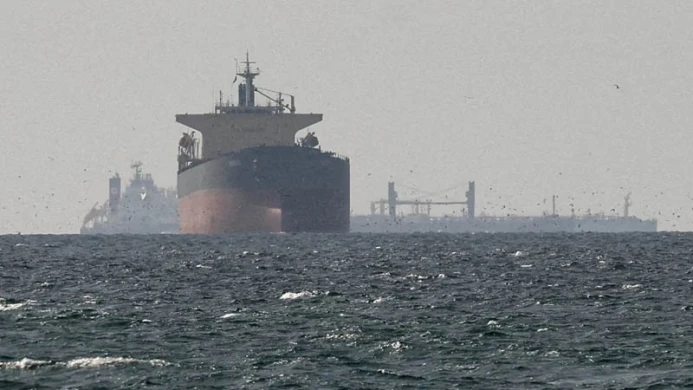 হরমুজ প্রণালি বাণিজ্যিক জাহাজ চলাচলের জন্য উন্মুক্ত ঘোষণা ইরানের