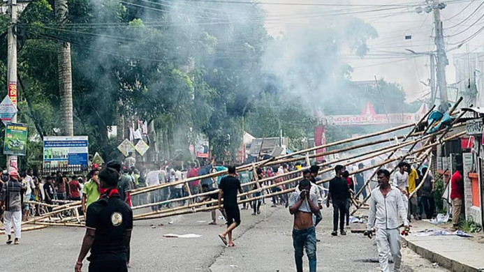 গোপালগঞ্জে এনসিপির কর্মসূচিকে কেন্দ্র করে ভয়াবহ সহিংসতায় থমথমে পরিস্থিতি, গ্রেফতার ১৪