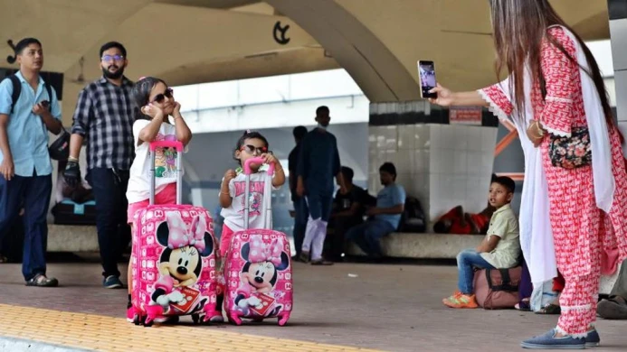 ঈদুল ফিতর উপলক্ষে টানা সাত দিনের সরকারি ছুটি