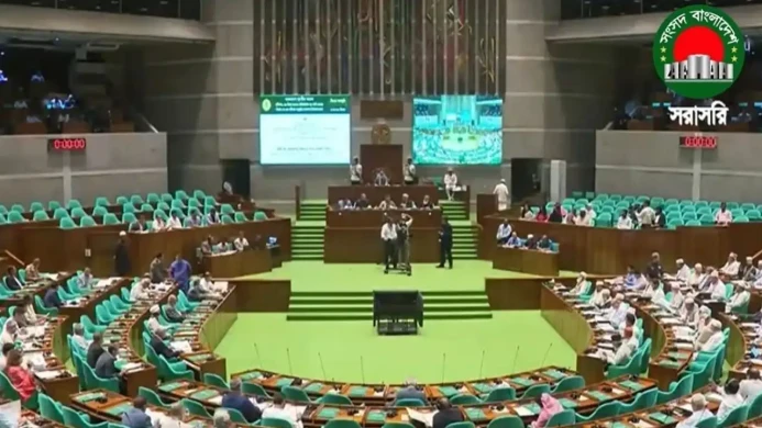 সরকারি চাকরিতে প্রবেশের বয়সসীমা ৩২, সংসদে বিল পাস