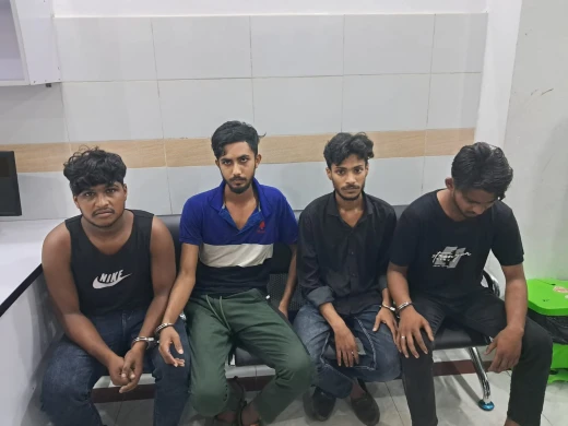 কুত্তা শ্রাবণসহ চারজন গ্রেপ্তার, উদ্ধার বিদেশি পিস্তল-রামদা