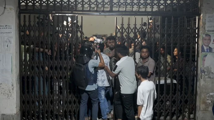 ঢাকা পলিটেকনিকে ছাত্রদল-শিবির সংঘর্ষে আহত অন্তত ১০