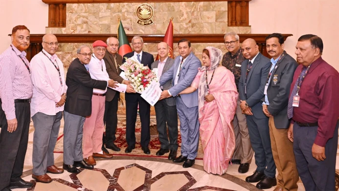 গণতন্ত্রের স্বার্থে গণমাধ্যমকে শক্তিশালী রাখতে হবে: রাষ্ট্রপতি