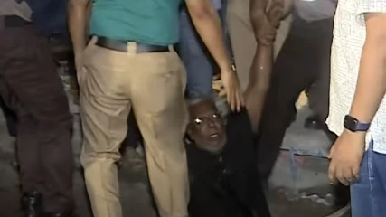 গুলিস্তানে ড্রেনে লুকিয়েও রক্ষা পেলেন না আ.লীগ নেতা
