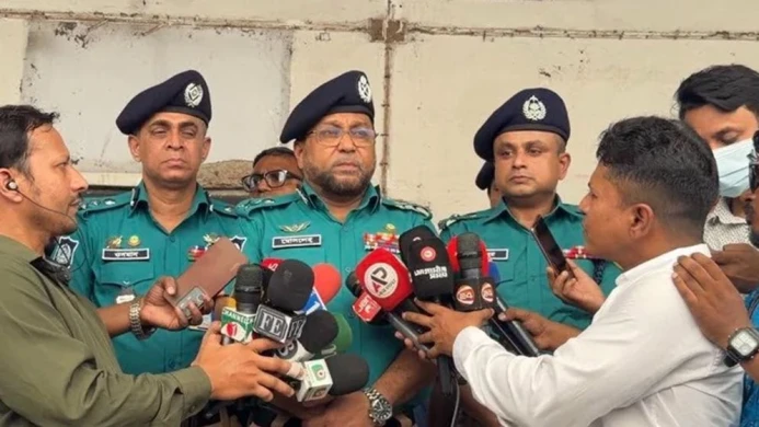 রাড্ডা স্বাস্থ্যকেন্দ্র ভাঙচুরের ঘটনায় চারজন গ্রেপ্তার: ডিএমপি কমিশনার