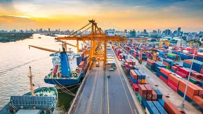 চট্টগ্রাম বন্দরে অনির্দিষ্টকালীন ধর্মঘট, বন্দরের সব কাজ বন্ধের শঙ্কা