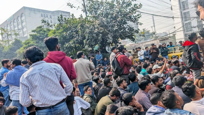 ইসিতে বিতর্কিত সিদ্ধান্তের প্রতিবাদে ছাত্রদলের ঘেরাও কর্মসূচি