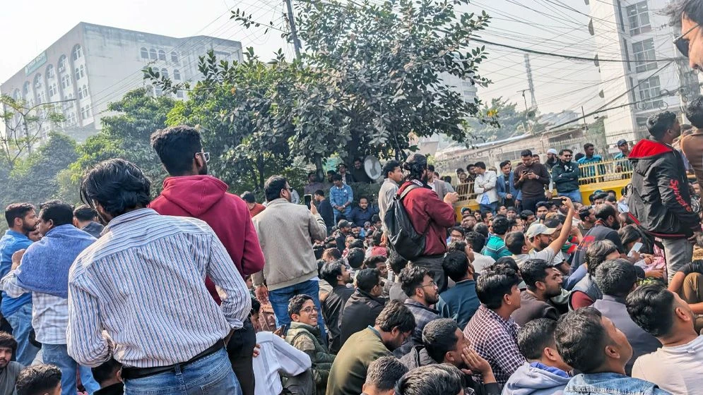 ইসিতে বিতর্কিত সিদ্ধান্তের প্রতিবাদে ছাত্রদলের ঘেরাও কর্মসূচি