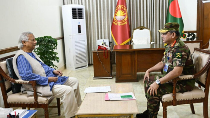 অন্তর্বর্তী সরকারকে পূর্ণ সহযোগিতার আশ্বাস দিলেন সেনাপ্রধান জেনারেল ওয়াকার-উজ-জামান