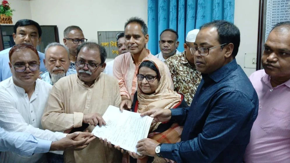 ঠাকুরগাঁও-১ আসনের বিএনপির মনোনয়ন জমা দিলেন মির্জা ফয়সাল