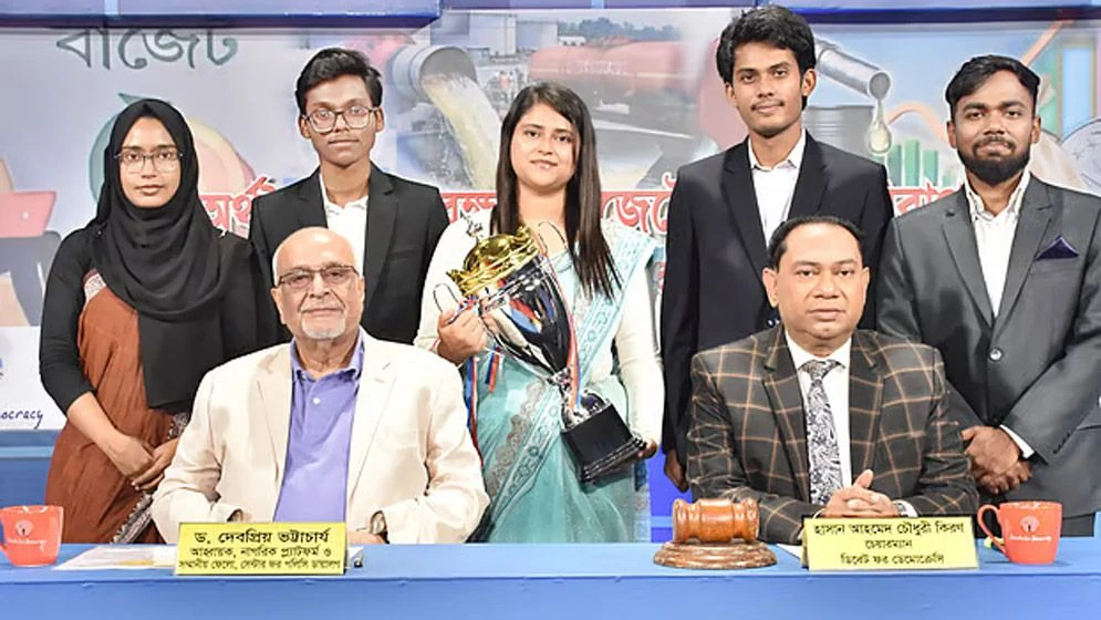 হরমুজ নয়, বড় ঝুঁকি অন্তর্বর্তী সরকারের মার্কিন চুক্তি: দেবপ্রিয় ভট্টাচার্য